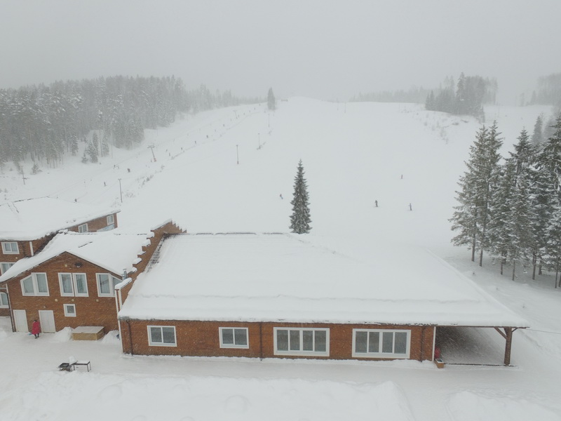 Вид на горнолыжный курорт  "Любогорье" с квардрокоптера DJI Phantom 3